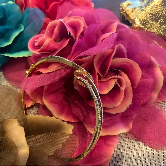 ♥️BRAND NEW ♥️18k gold over silver bracelet with diamonds. exquisite and elegant - Picture 6 of 9